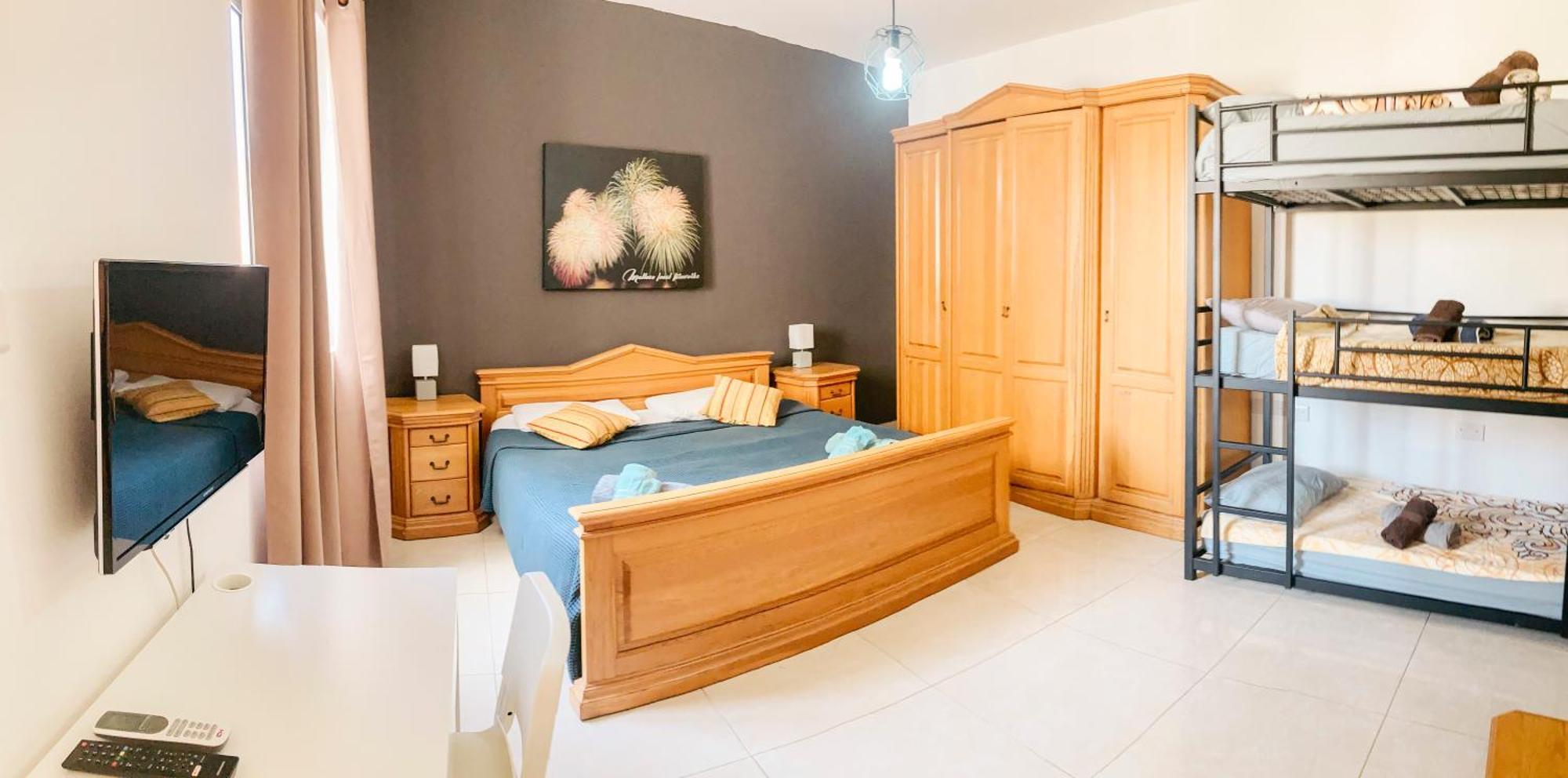 Xl Central Home - Sleeps 10 People Pietà Extérieur photo
