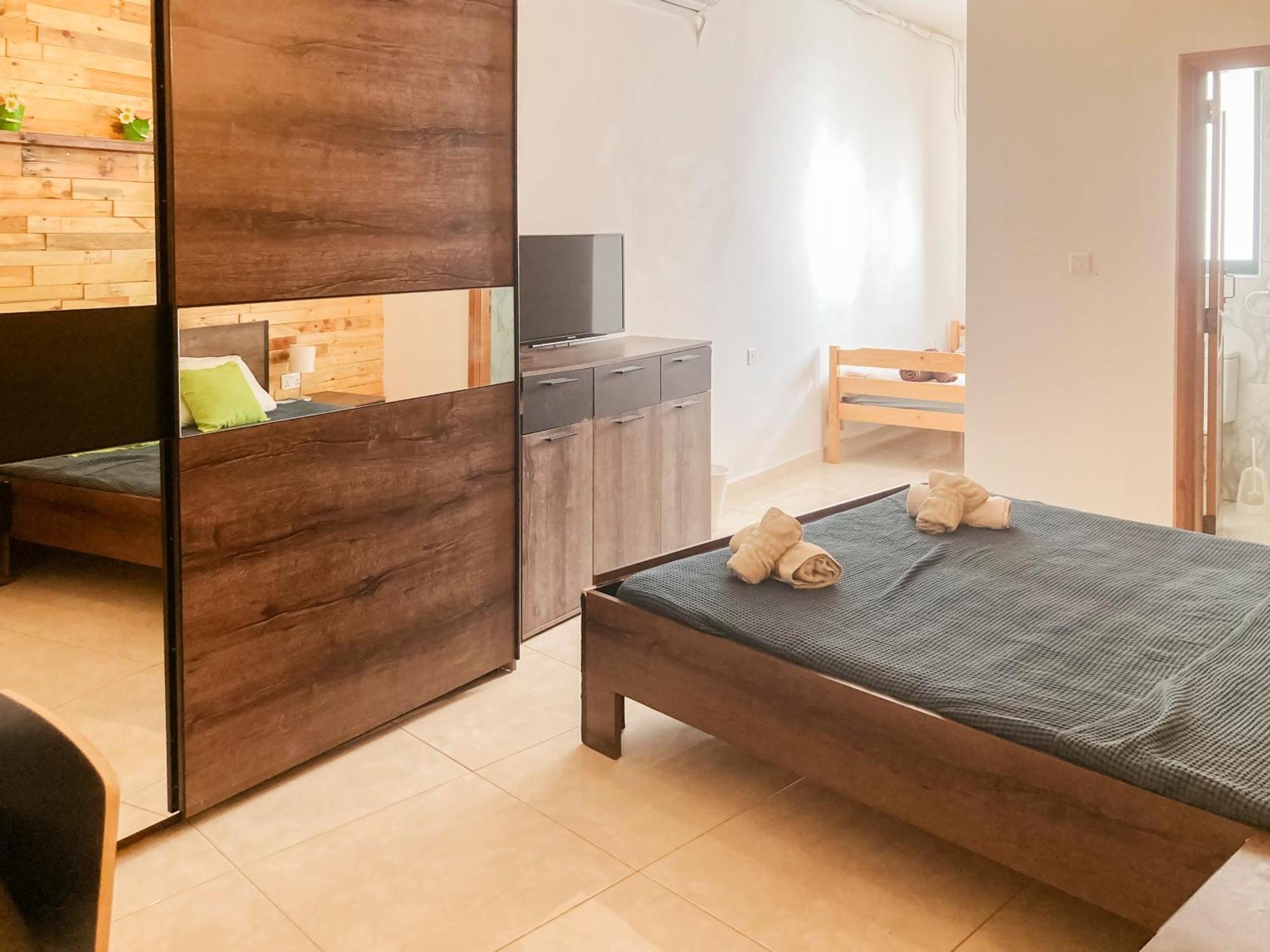 Xl Central Home - Sleeps 10 People Pietà Extérieur photo