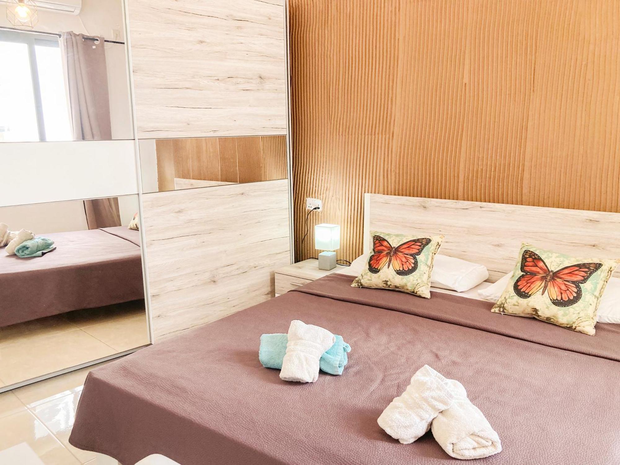 Xl Central Home - Sleeps 10 People Pietà Extérieur photo
