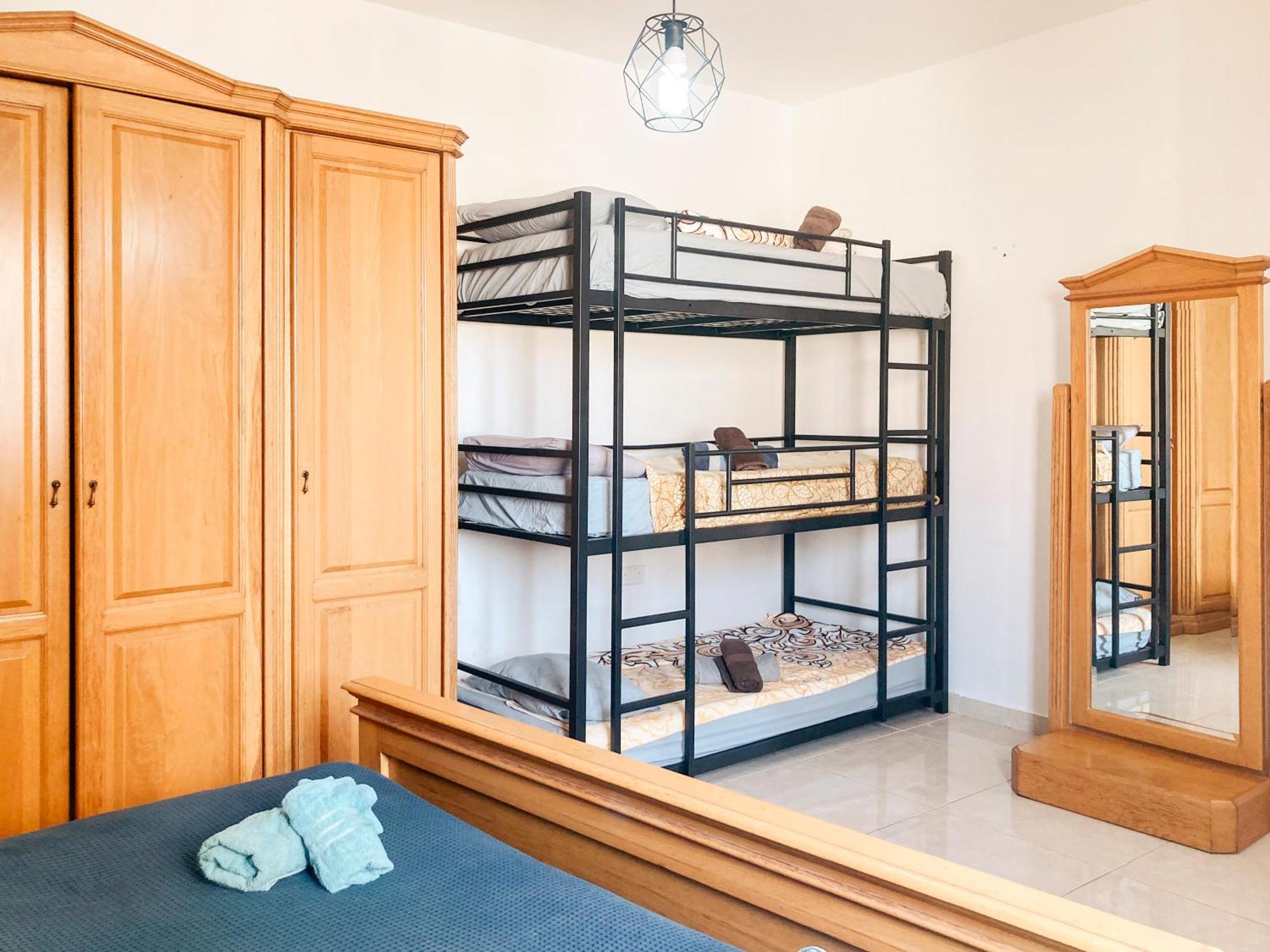 Xl Central Home - Sleeps 10 People Pietà Extérieur photo