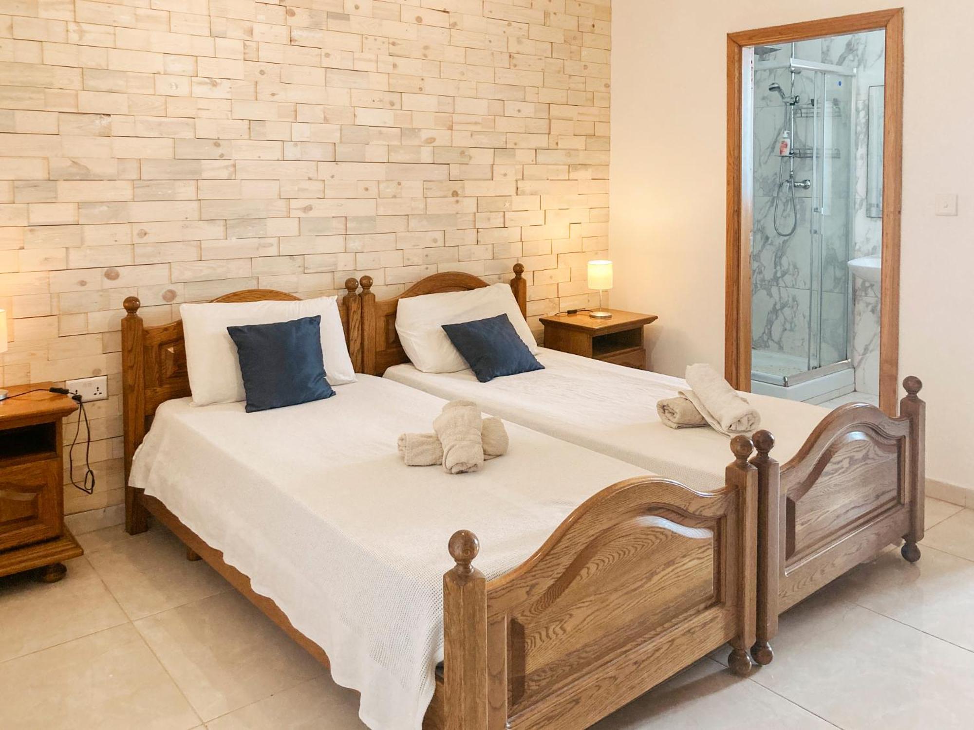 Xl Central Home - Sleeps 10 People Pietà Extérieur photo
