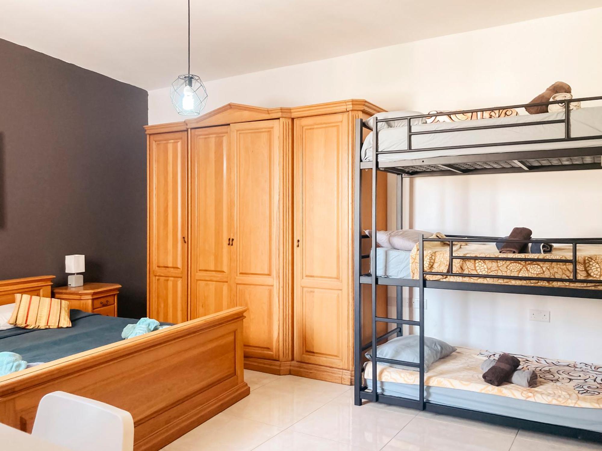 Xl Central Home - Sleeps 10 People Pietà Extérieur photo