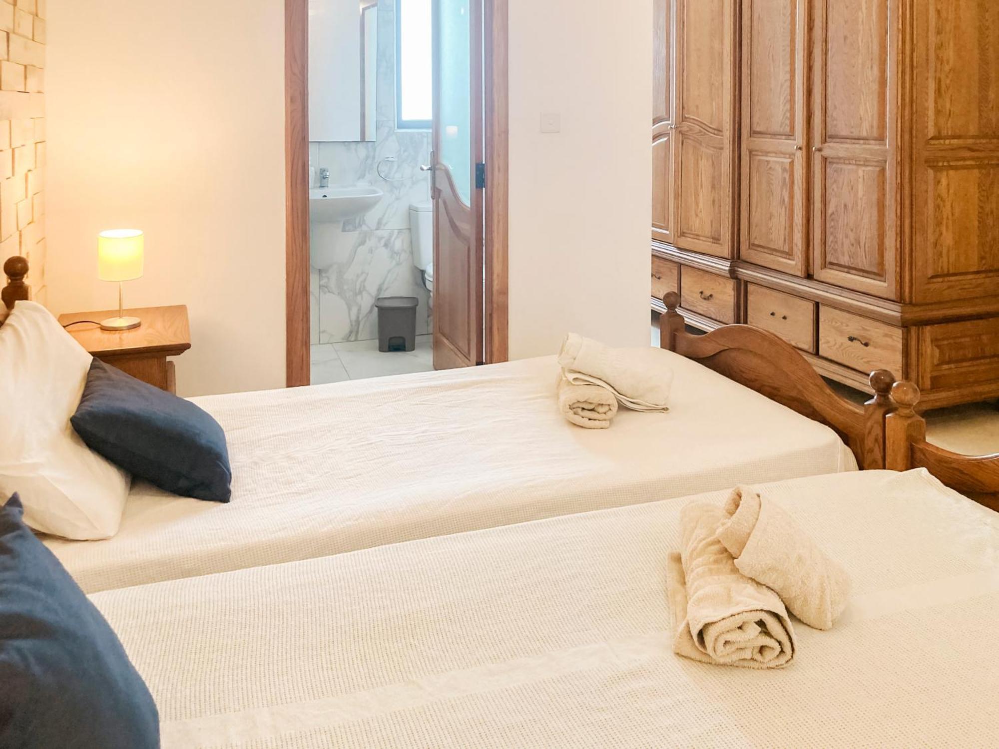 Xl Central Home - Sleeps 10 People Pietà Extérieur photo