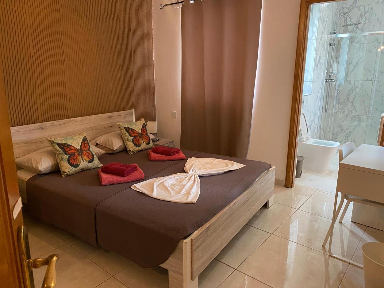 Xl Central Home - Sleeps 10 People Pietà Extérieur photo